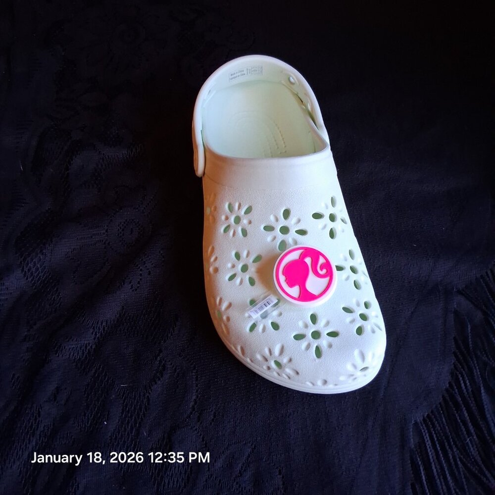 Barbie x Crocs Jibbitz Charms: 2 Jackets, 2 Silhouettes, 2 Cars (6 Total) 2023 - Picture 11 of 12
